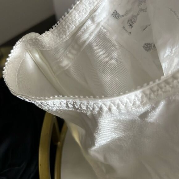 Vassarette bra white lace sheer 42D underwire floral EUC - Picture 6 of 7